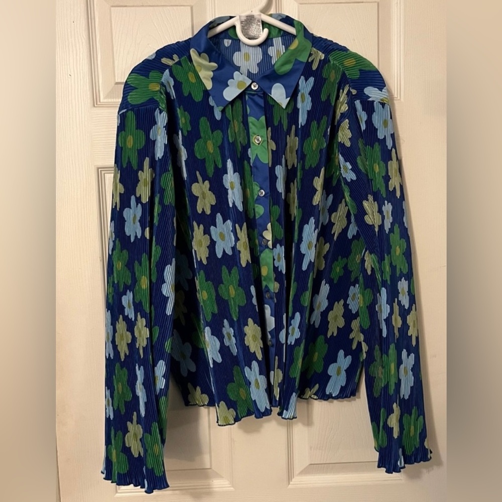 Sammy b black history month floral pleated button down blouse in XXL